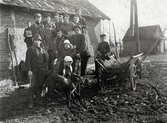 These men and women trained in Patatsnege for the day when they could settle in Palestine. Lithuania, c. 1920, <em>NY_00355</em>.
