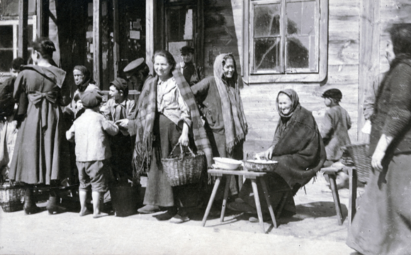 These shopwomen from Brest had their businesses decimated in the war. With JDC-funded loans, they started over by selling their wares on the street. Poland (now Belarus), c. 1920, International News Photos, <em>NY_01727</em>.
