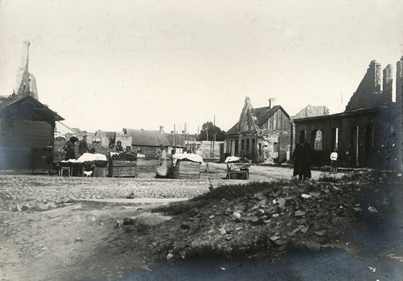 Grodno was one of the cities pulled back and forth in the tug of war for domain between Soviet Russia and Poland. Amid the ruins of this outlying area, repairs and reconstruction begun with JDC loans were the start of new hope and tangible recovery. Poland (now Belarus), c. 1921, <em>NY_03091</em>.
