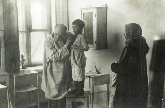 Before World War I, the Jewish Community of Ekaterinoslav independently operated a hospital, home for the elderly, two orphanages and 21 schools. After the devastation of the war and the Revolution, JDC helped re-establish and expand these services. A Jewish polyclinic, Ekaterinoslav District. Ukraine, 1923, <em>NY_00410</em>.