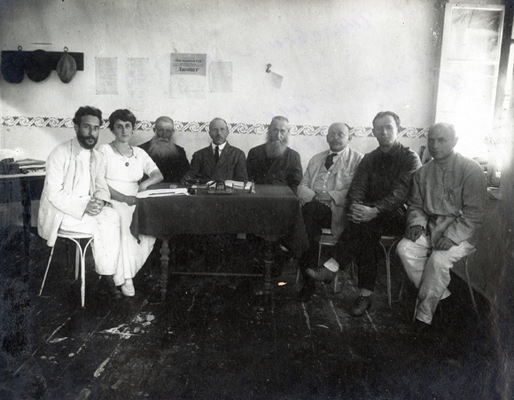 One such organization was the Poltava Relief Committee, organized in 1923, which received funds directly from JDC until Agro-Joint took over that role. Ukraine, c. 1925, <em>NY_00461</em>.