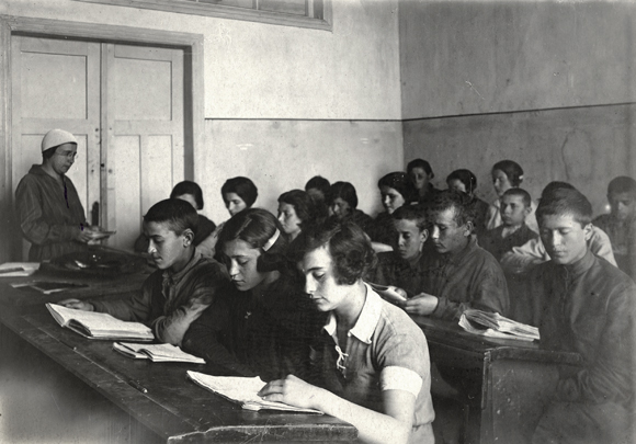 Industrial training schools helped young Jews to achieve financial stability while securing their places in Soviet society. By 1932, more than half of the USSR’s 2.7 million Jews earned their income from factory work. A mechanized shoemaking program in Kiev included this class in the Ukrainian language. Ukraine, early 1930’s, <em>NY_00550</em>.