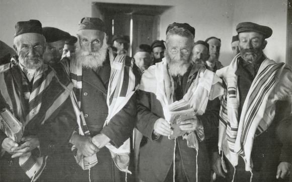 Although government policy did not outlaw religion in the Soviet Union, its observance and outside cultural influence was truncated. Colonists prayed together in Tagancha, in the Krivoy Rog district. Ukraine, c. 1929, <em> NY_00652</em>.