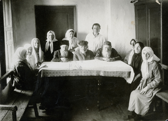 Food, shelter, and attendant care for poor elderly Jews were provided by local relief societies, as in Aleksandria, with funds from Agro-Joint. Ukraine, mid-1920’s, <em>NY_42263 (from YIVO)</em>. 