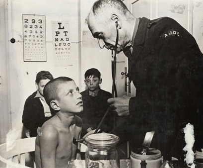 JDC Archives Fellow Lectures on Holocaust Survivors and “the Right to Health