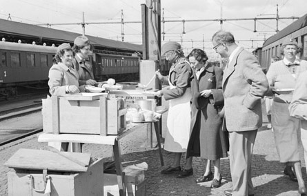 Individuals arriving from Germany receive food packages. Sweden, 1952