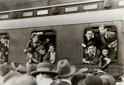 Young Chaluzim (pioneers) on the train at the Ahalter Station in Berlin, before leaving for Marseille. They will board on September 2, 1936 a vessel that will bring them to Palestine.