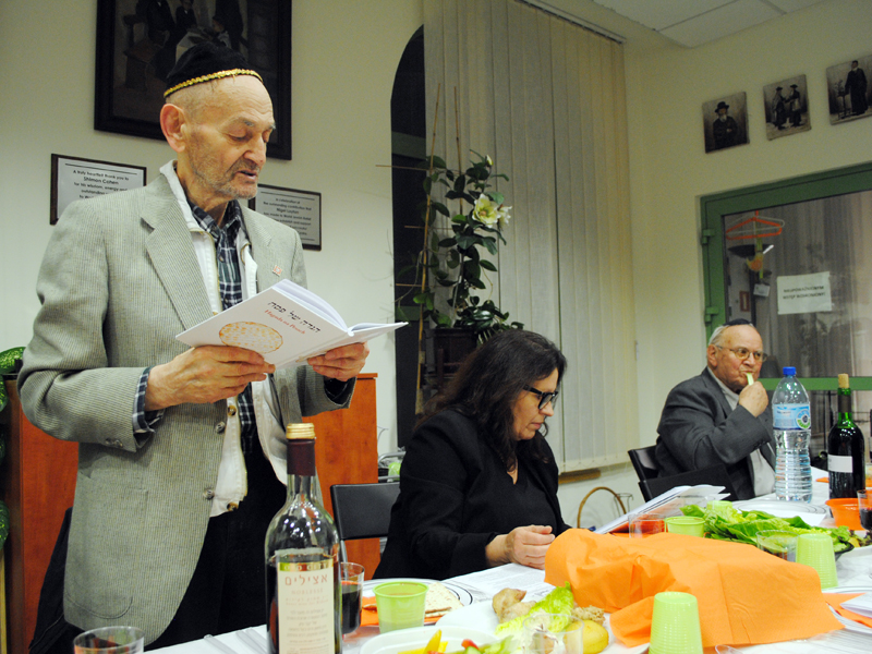 Emanuel reading from the Haggadah at the JCC Krakow. Passover 2016.